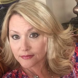 Meet your Posher, Debbie